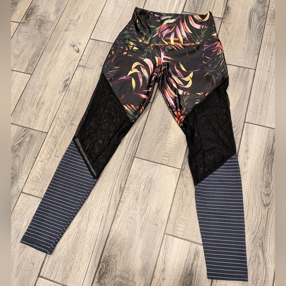 Women's ONZIE mesh panel leggings size M/L - Picture 7 of 8